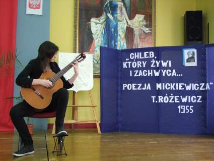 Gitarzystka ze Szko�y Muzycznej.