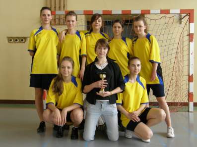 Dru�yna dziewcz�t z PG w �egocinie.